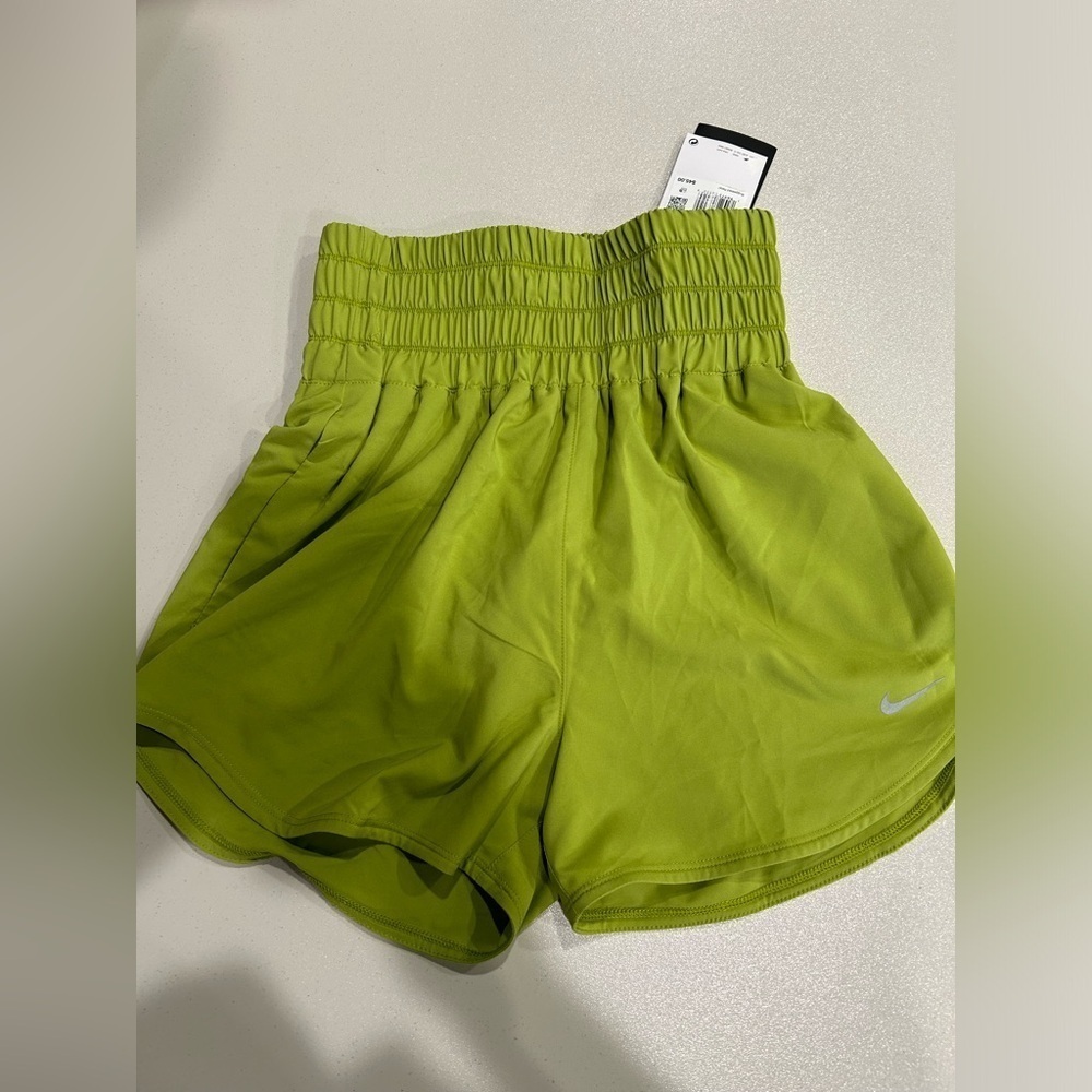 Nike Women's XS One Dri-FIT Ultra High-Waisted 3" Brief-Lined Shorts Green NWT